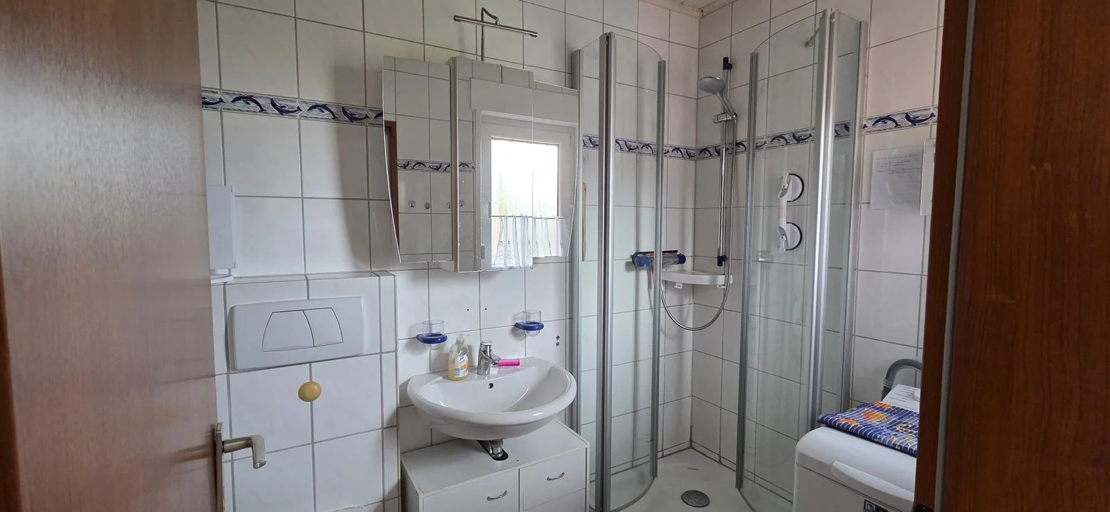 Badezimmer mit Dusche