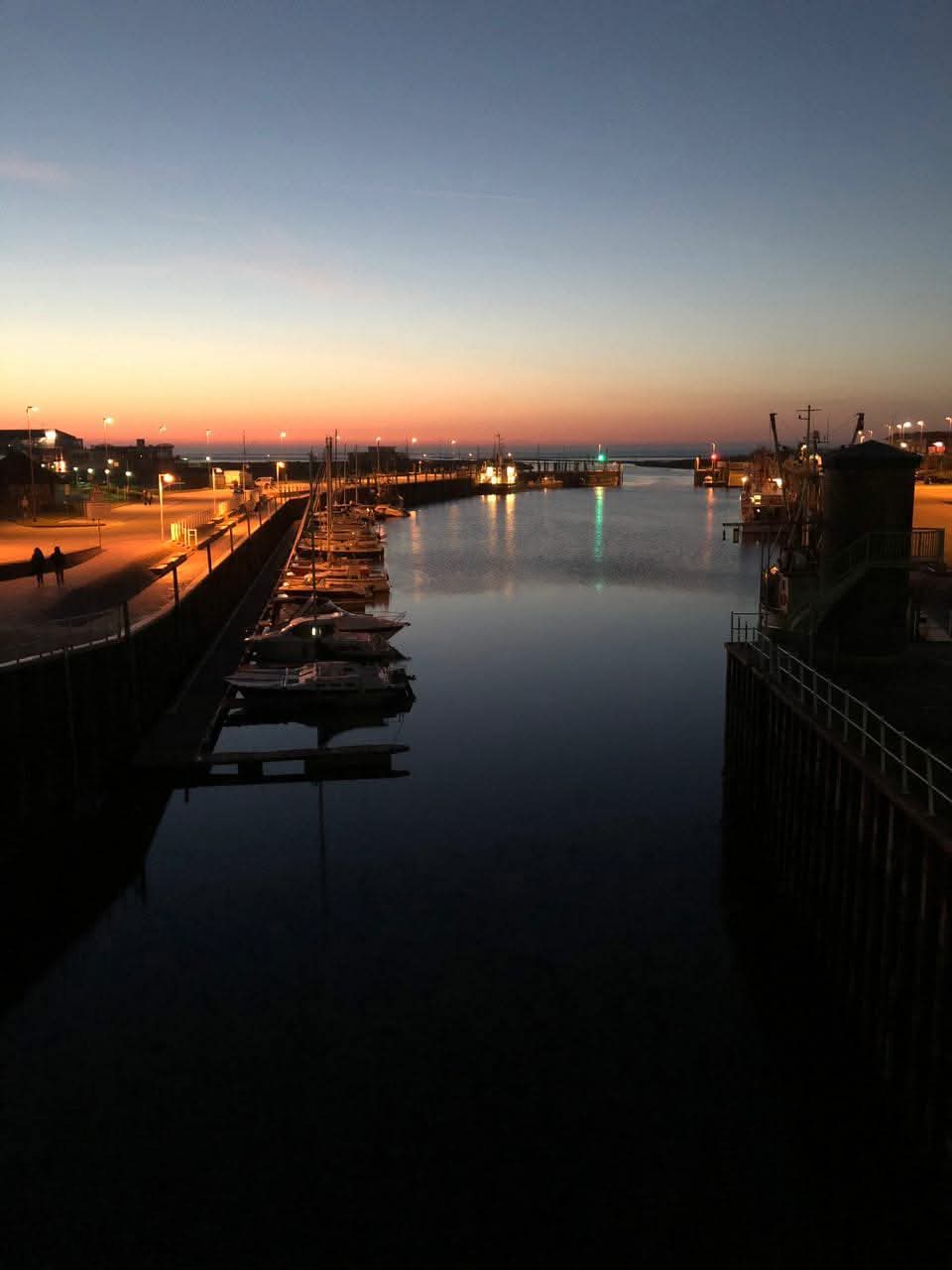 Hafen Bensersiel in der Abenddämmerung
